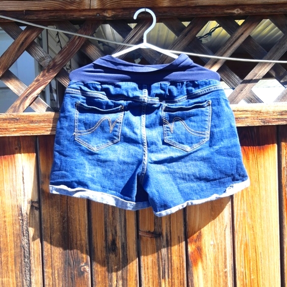 Maternity Shorts - Picture 4 of 6